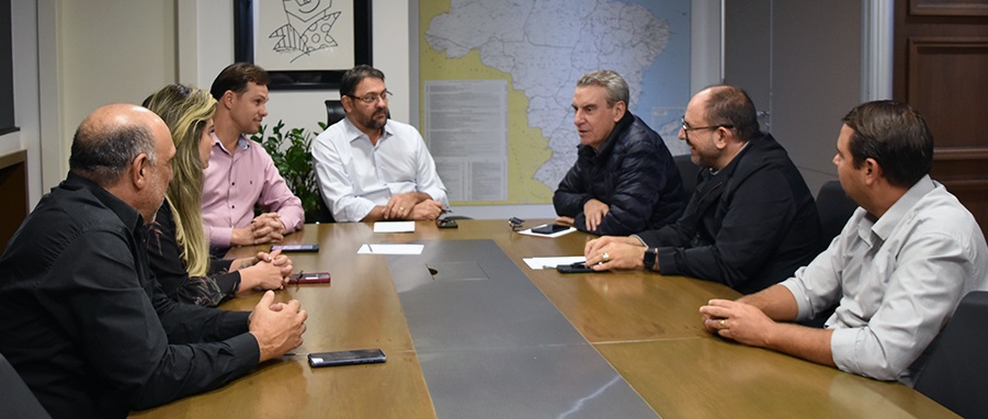 O presidente da Fiems, Sérgio Longen, esteve reunido nesta terça-feira (09/10) com o reitor da UFMS, Marcelo Turine, com o presidente da ALEMS, deputado Paulo Corrêa, e com o prefeito de Paranaíba, Maykol Queiroz.