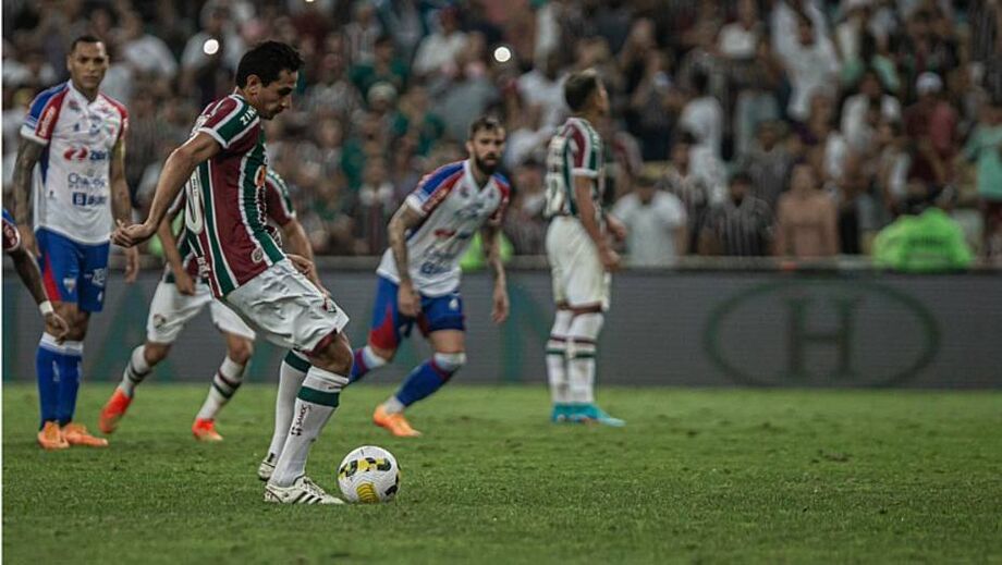 Ganso marcou o primeiro gol do Fluminense em pênalti polêmico no Maracanã