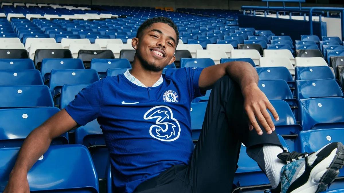 Fofana chega ao Chelsea com vínculo até 202