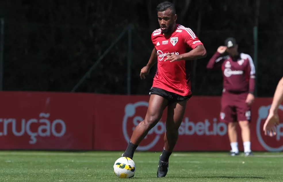 Luan participa de atividade no São Paulo nesta sexta-feira