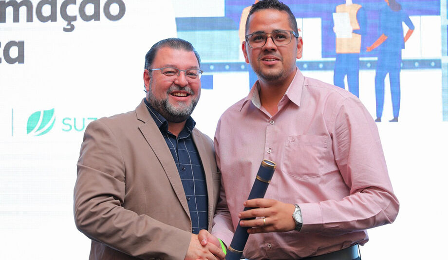 Mauricío com aluno formado