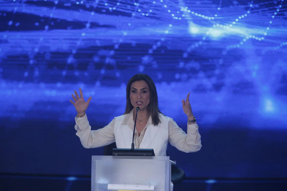 Soraya Thronicke (União) durante o primeiro debate dos candidatos à Presidente promovido na TV Bandeirantes (Band) em parceria com a TV Cultura, UOL e Folha, no domingo, 28