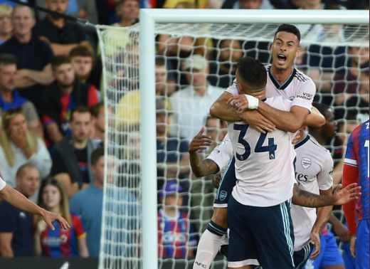 Brasileiro faz e Arsenal abre Inglês com vitória sobre o Crystal Palace