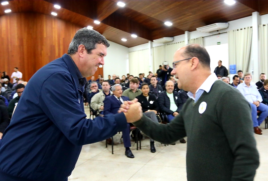 Barbosinha e Eduardo Riedel, candidato a vice-governador e governador de MS, respectivamente.