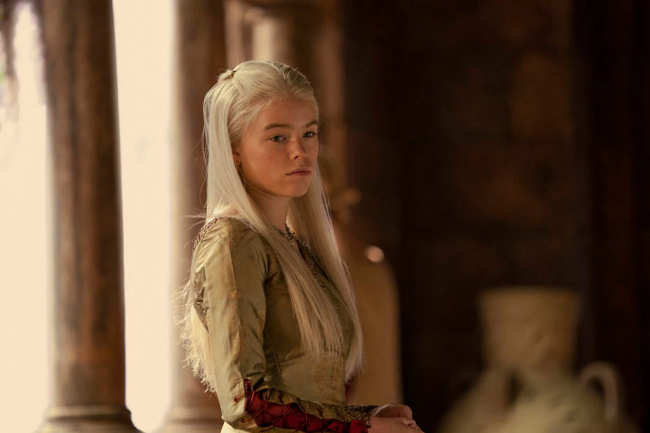 E agora? O que será de Rhaenyra (Milly Alcock) depois que soube que seu pai, Rei Viserys I (Paddy Considine), vai casar-se com sua melhor amiga, Alicent Hightower (Emily Carey)?