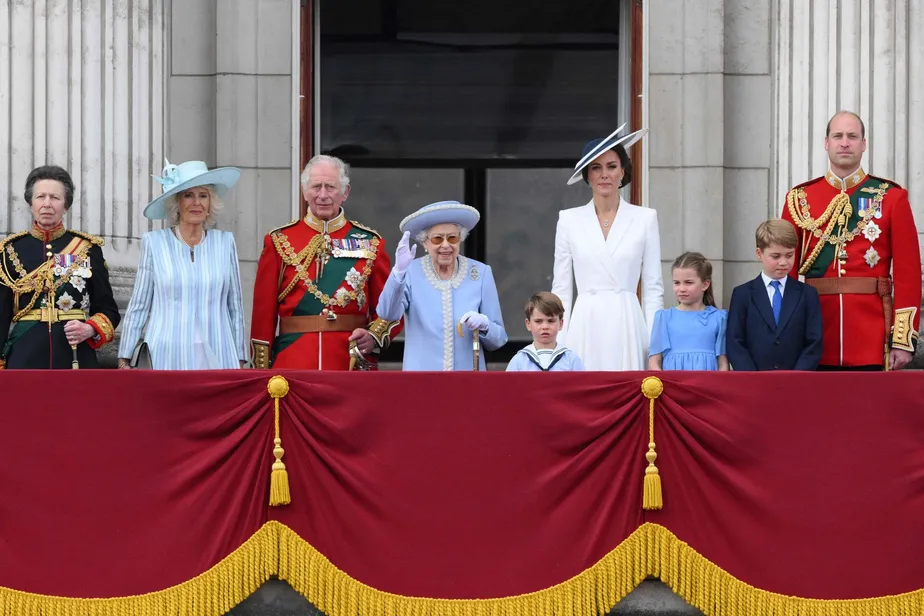 Príncipe Harry, Meghan Markle, príncipe William, Kate Middleton, príncipe Charles e Camilla Parker