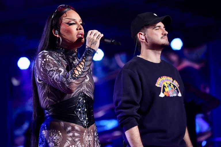 Gloria Groove com Jão. Cantora estreia no comando do 'Música Boa Ao Vivo'