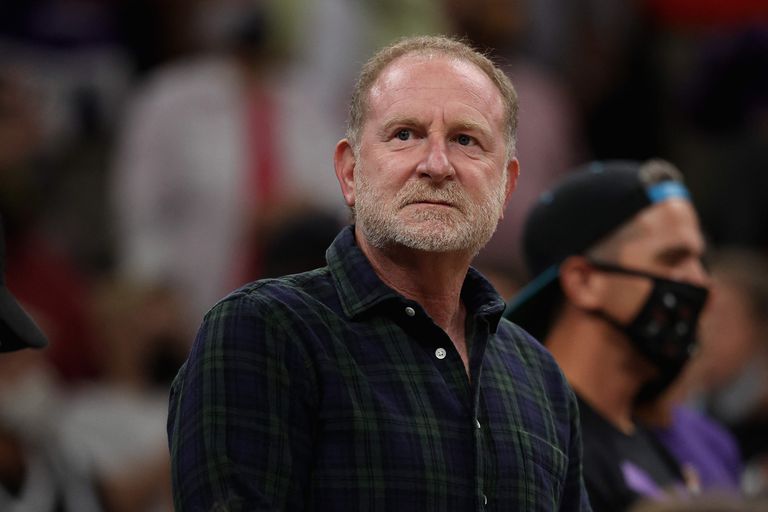 O empresário Robert Sarver é o dono do Phoenix Suns e do Phoenix Mercury