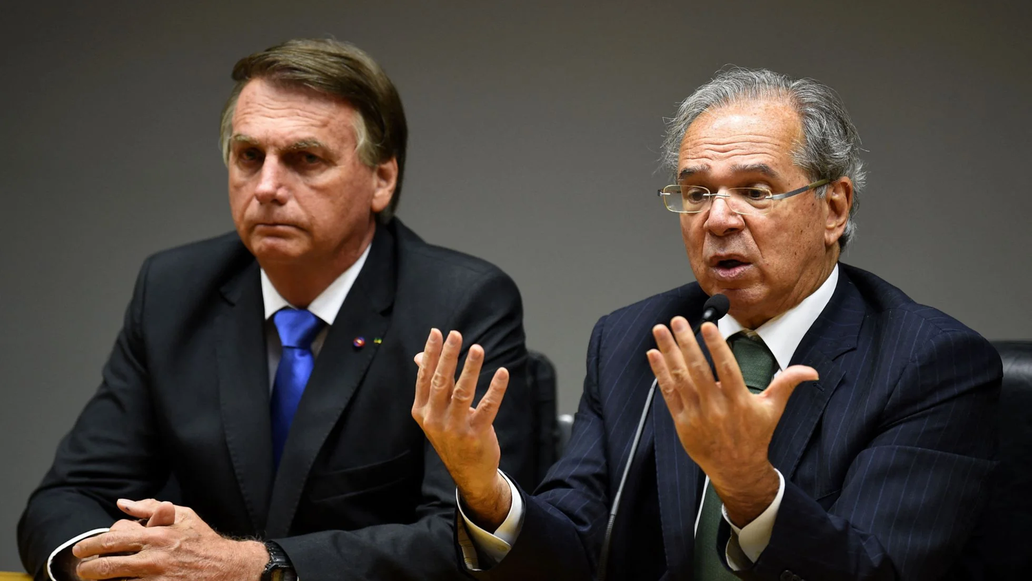 Bolsonaro defende Guedes sobre declaração de 'ligar o f...' para a França