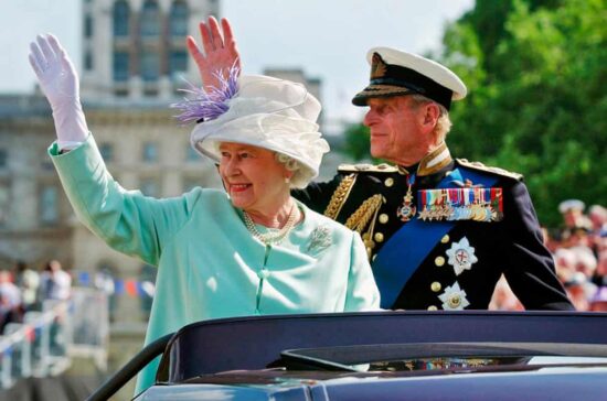 Principais jornais dos EUA repercutem morte de Elizabeth II e destacam legado
