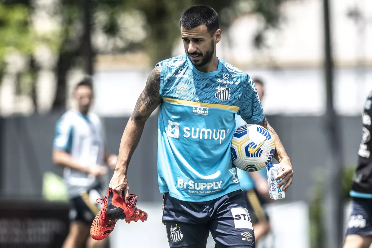 O jejum de quatro jogos sem vitória do Santos incomoda Camacho