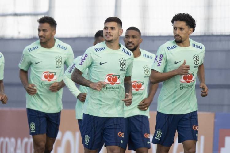 Com um treino no estádio Charlety, no sul da capital francesa, o técnico Tite iniciou, na tarde deste domingo, seus últimos preparativos para o duelo derradeiro