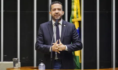 TSE manda Janones apagar mensagem falsa sobre piso salarial da enfermagem