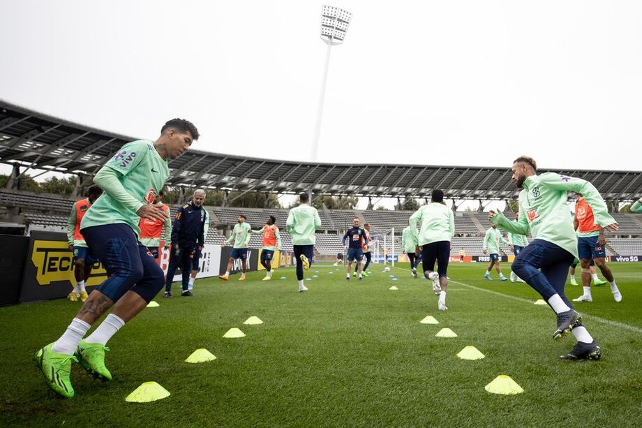 Brasil treina em Paris para último amistoso antes da Copa do Mundo