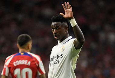 Em clássico contra o Atlético de Madrid, atacante brasileiro do Real foi vaiado a cada toque na bola