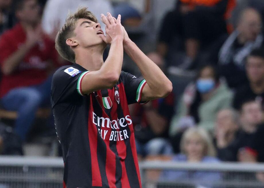 Em casa, o Milan foi derrotado pelo Napoli por 2 a 1