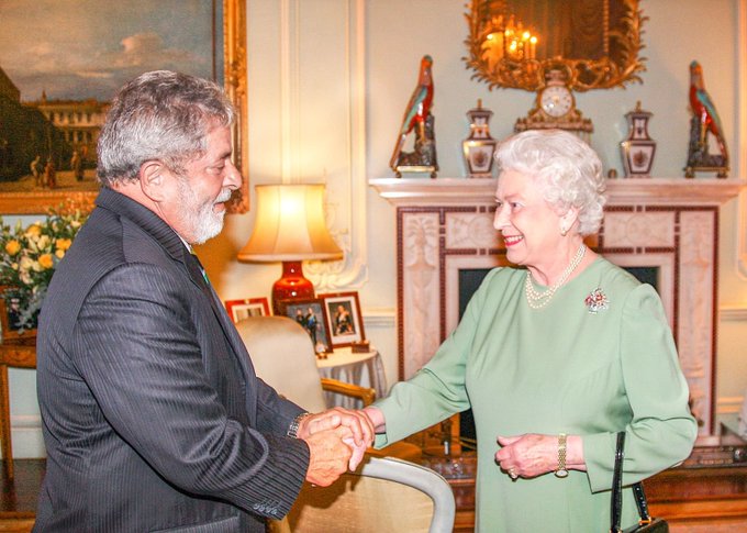 Lula manifestou suas condolências à família e a todos que admiravam a Rainha Elizabeth II no Reino Unido e ao redor do mundo.