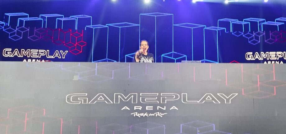 DJ Red Cloak se apresentou na GamePlay Arena no Dia Delas