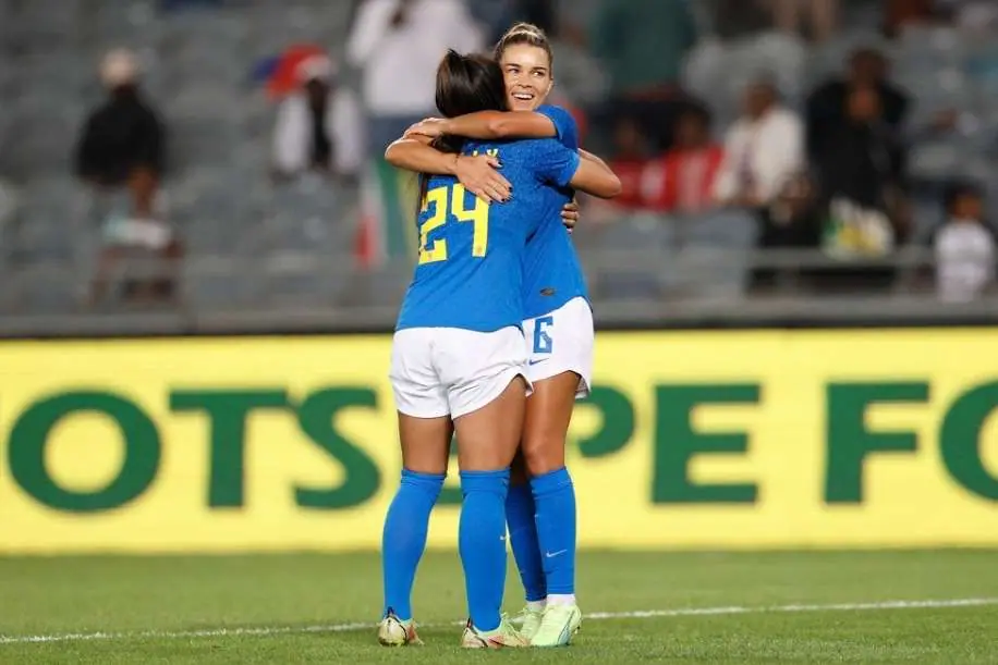 Seleção feminina aproveita erros e ganha fácil da África do Sul em amistoso