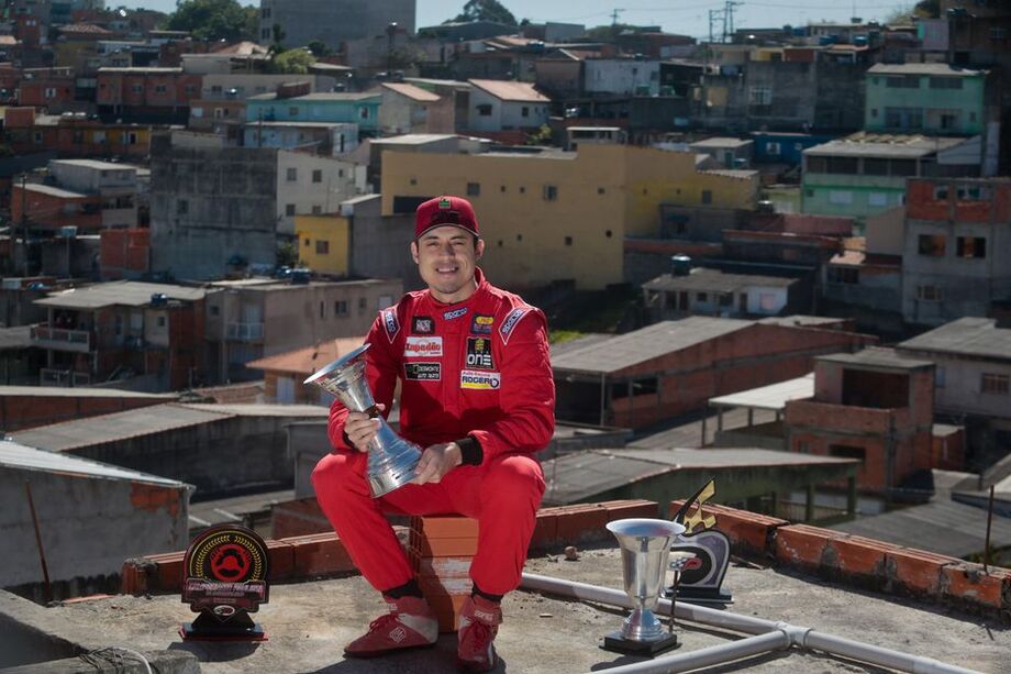 Lucas Veloso, líder da Fórmula Vee, é morador de Itapevi e já trabalhou em supermercado, foi ajudante geral, motoboy e camelô