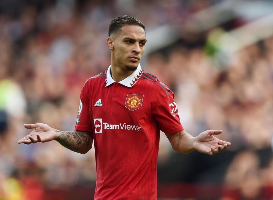 Antony foi destaque em sua estreia no Campeonato Inglês ao marcar um dos gols da vitória do Manchester United sobre o Arsenal