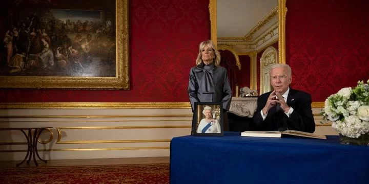 Presidente dos EUA presta homenagem em velório da Rainha Elizabeth II
