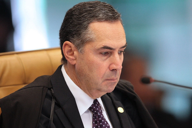 Barroso suspende lei que estabelece piso para profissionais da enfermagem