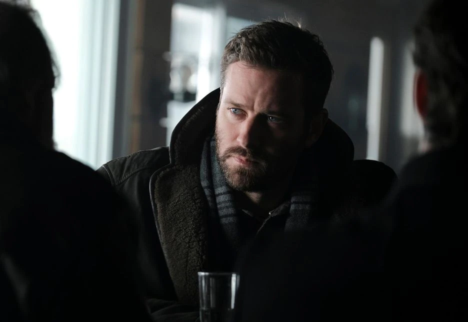 O ator Armie Hummer tem o passado de violência sexual exposto na série 'House of Hammer: Segredos de Família'