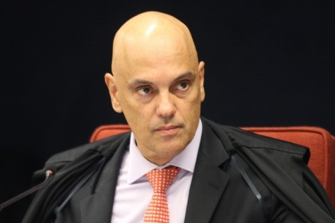 Alexandre volta a cobrar parecer da PGR sobre Bolsonaro associar vacina à aids