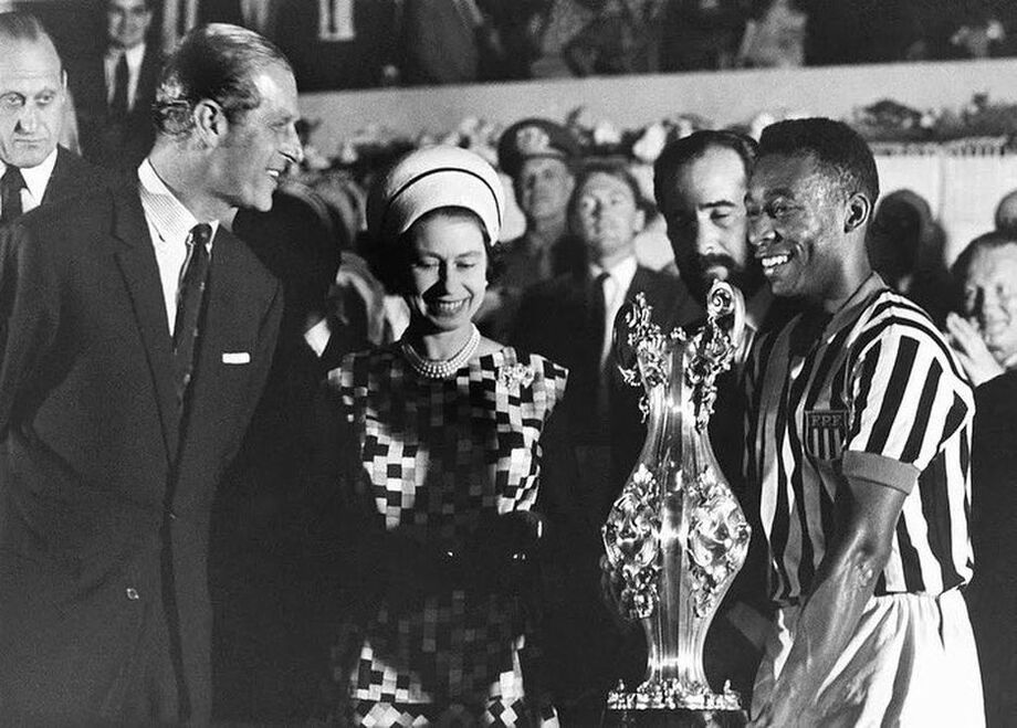 Rainha Elizabeth II e Pelé se encontraram pela primeira vez em 1968, no Maracanã