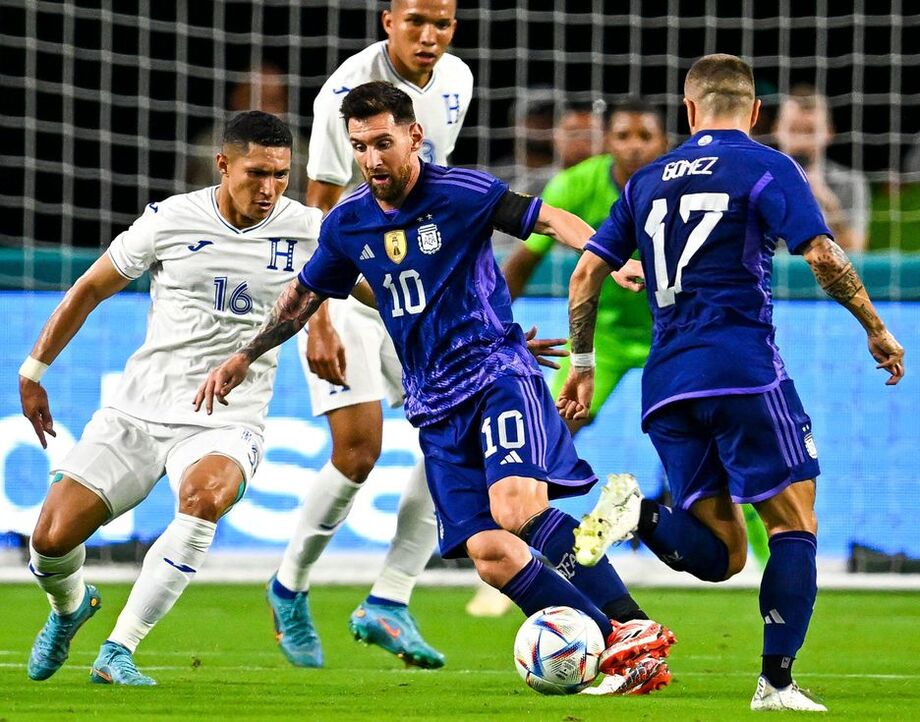 O atacante argentino Lionel Messi em partida amistosa contra Honduras