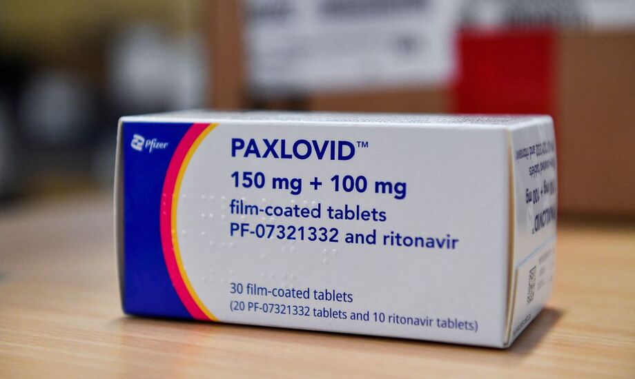 O remédio, composto por nirmatrelvir e ritonavir, é indicado para o uso nesses pacientes, assim que possível, a partir do resultado positivo para covid-19 e no prazo de cinco dias após início dos sintomas, de acordo com a Anvisa