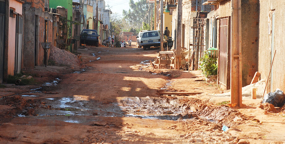 Dados do IBGE mostram que pobreza e miséria recuaram em 2024, mas ainda afetam milhões no país.
