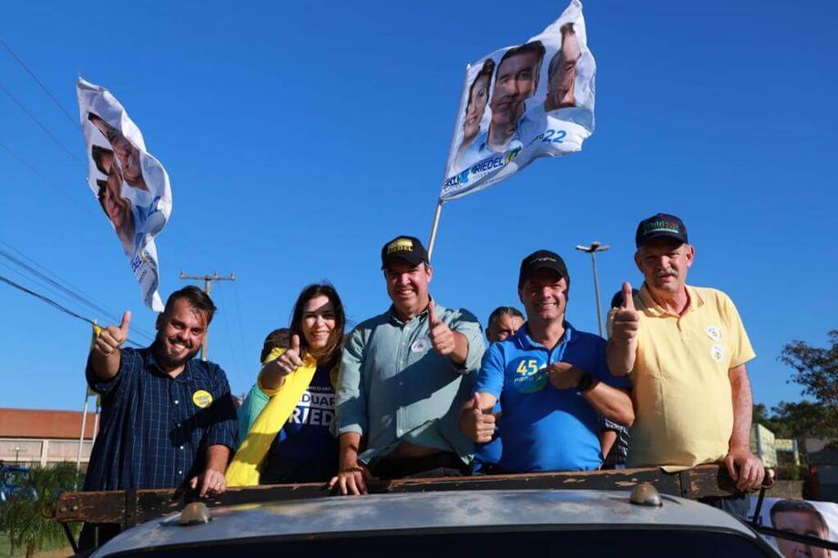 O vereador Robert Ziemann, Monica Riedel, Eduardo Riedel, Marcos Calderan e Geraldo Resende