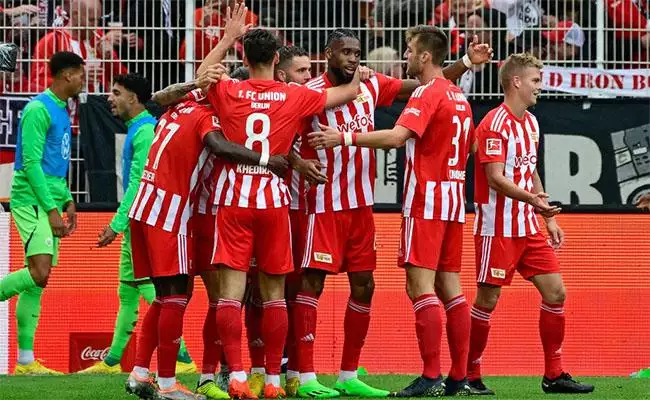 Unión Berlim derrota o Wolfsburg e assume a liderança do Campeonato Alemão
