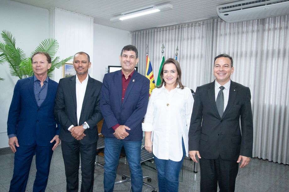 Prefeita se reuniu hoje com Ministério Público e Tribunal de Contas para apresentar a atualização da Lei