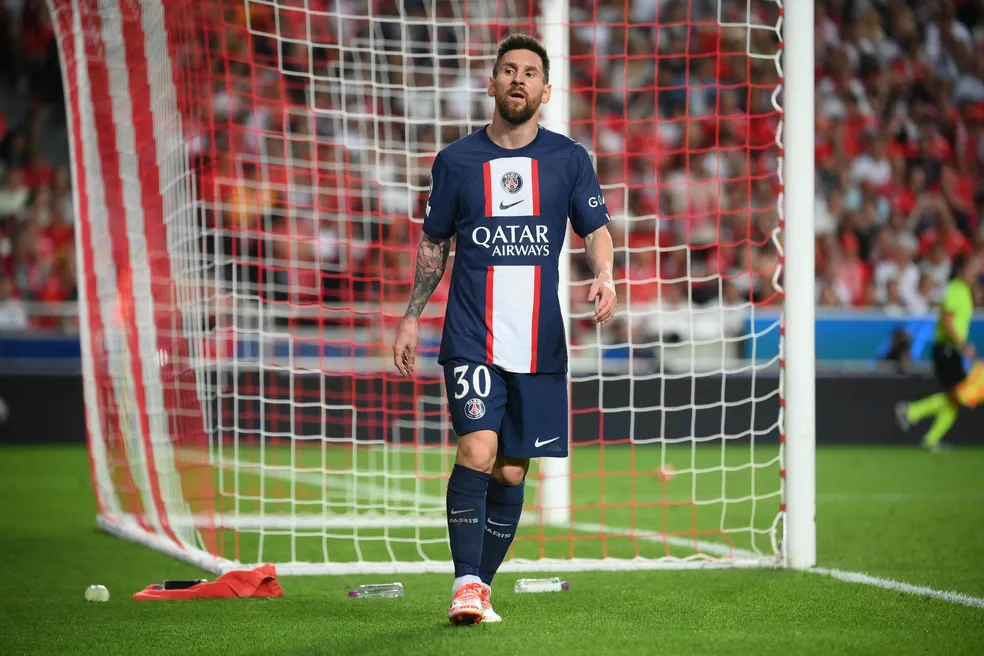 Messi marcou o gol de empate do Paris Saint-Germain contra o Benfica, na Champions League