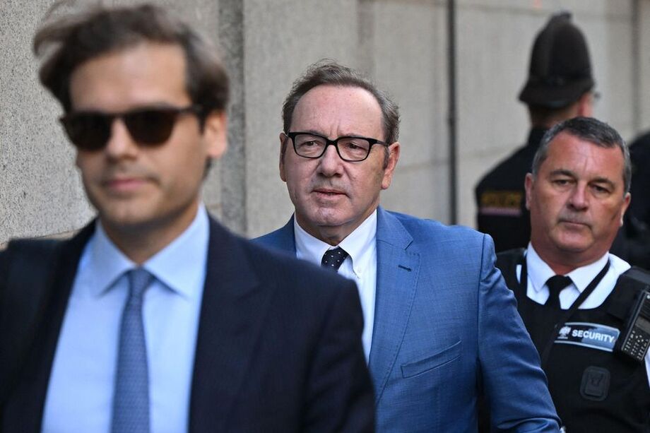 Após a repercussão do caso, Spacey fez um post no Twitter dizendo não se lembrar de nada do caso