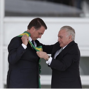 Bolsonaro diz ver apoio velado de Temer após ex-presidente evitar declarar voto