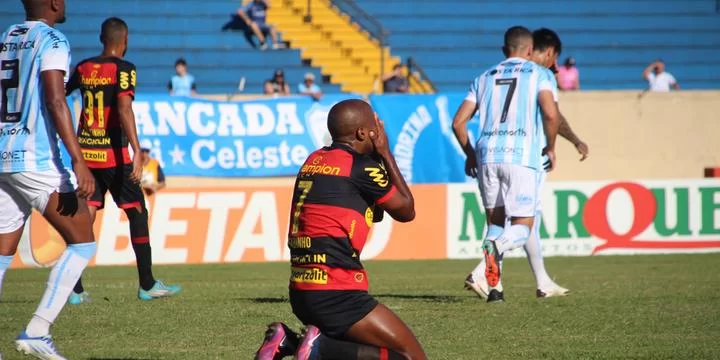 Com gol no final, Londrina vira jogo e vence Sport por 2 a 1 no Estádio do Café