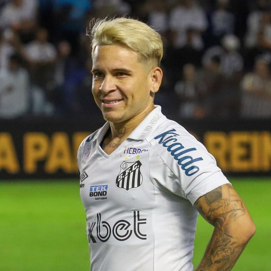 O zagueiro Maicon continuou fora dos treinamentos, assim como Soteldo