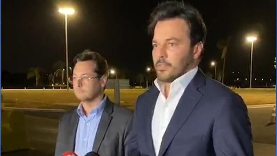 O ministro das Comunicações, Fábio Faria, fez denúncia contra veiculação de campanhas nesta 2ª, ao lado de Fabio Wajngarten