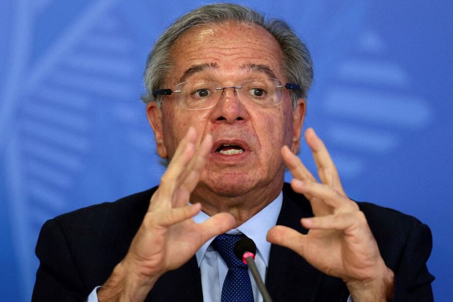 Paulo Guedes, ministro da Economia de Jair Bolsonaro; equipe econômica defendeu tirar os descontos com despesas médicas e de educação do IR