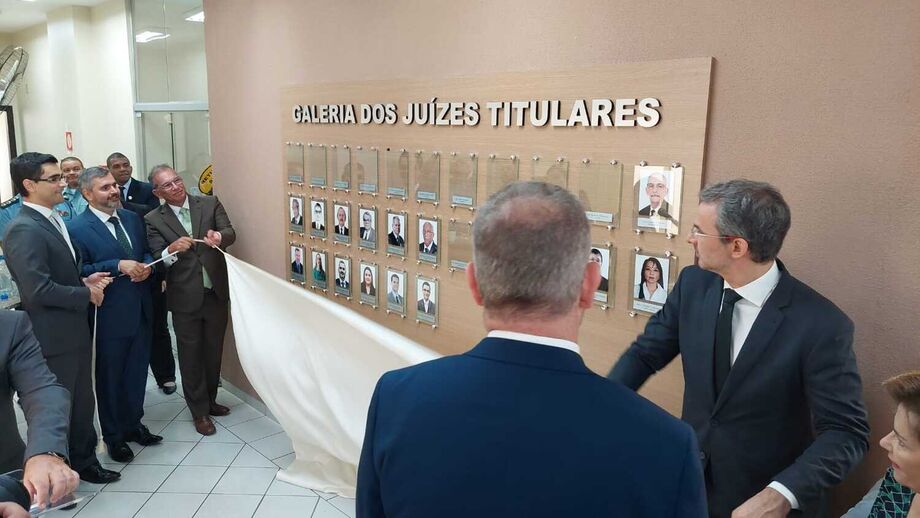 Carlos Eduardo Contar, que fez a entrega da Galeria de Juízes Titulares e das medalhas de Bons Serviços Judiciários aos servidores
