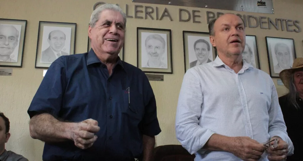 O ex-governador André Puccinelli, que ficou em terceiro lugar nas urnas com 17,18% dos votos no o primeiro turno das eleições, e o deputado estadual eleito Junior Mochi