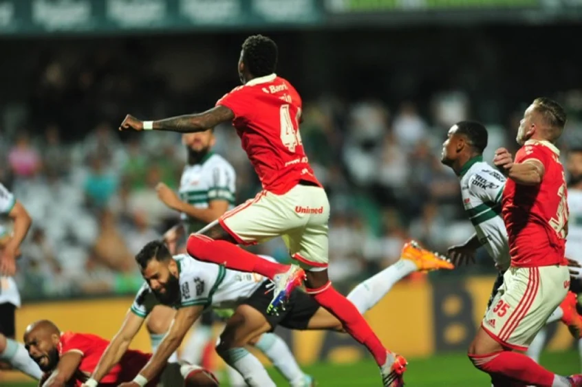 Inter arrancou empate no Couto Pereira.