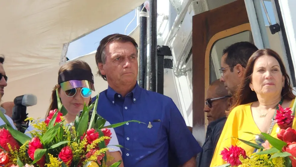 Bolsonaro vai a Belém e participa de romaria fluvial do Círio de Nazaré