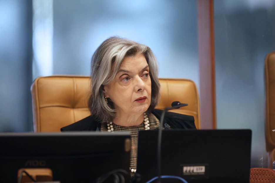 Ministra Cármen Lúcia durante sessão de encerramento do 1º semestre do ano judiciário em 2022