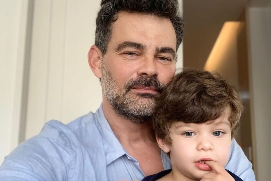 O artista é casado com o diretor João Emanuel Carneiro, autor de sucessos como Avenida Brasil e A Favorita