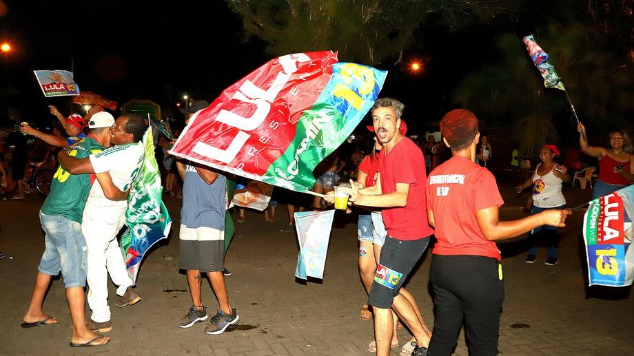 Em Eldorado, cidade de Bolsonaro, a festa na praça foi do PT